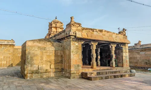 Arulmigu Uthamar Kovil - view 2